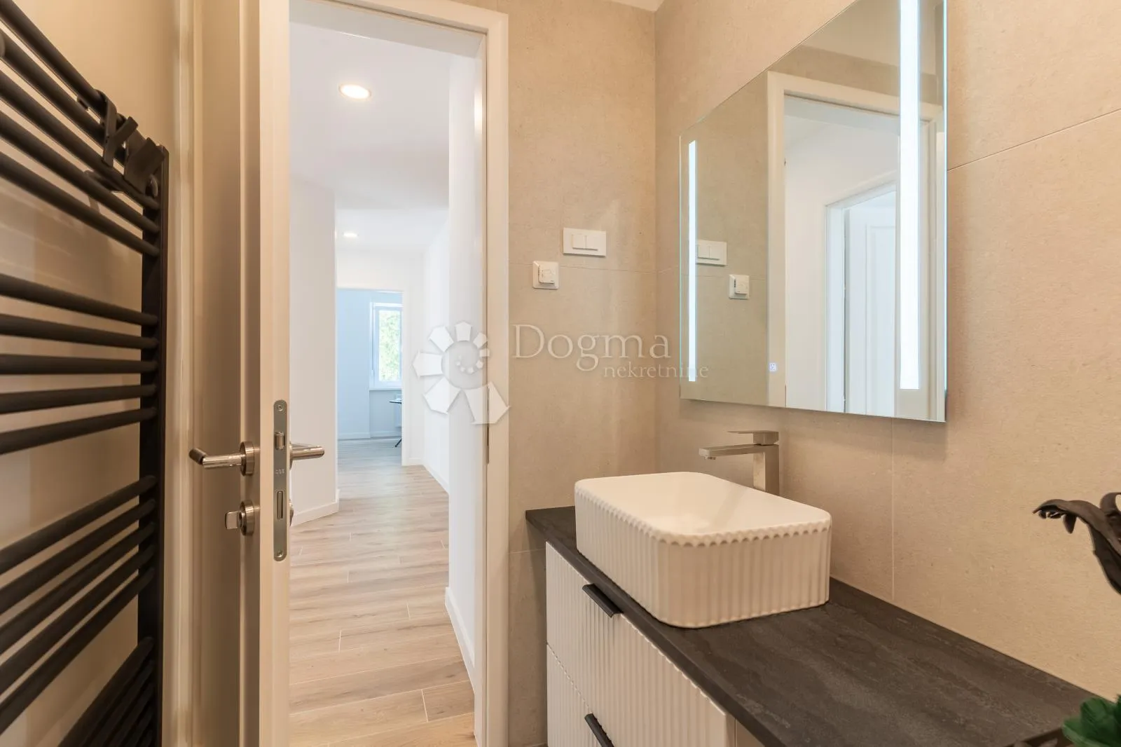 vrhunski uređen poslovni prostor 110 m² - donji grad - slika 9