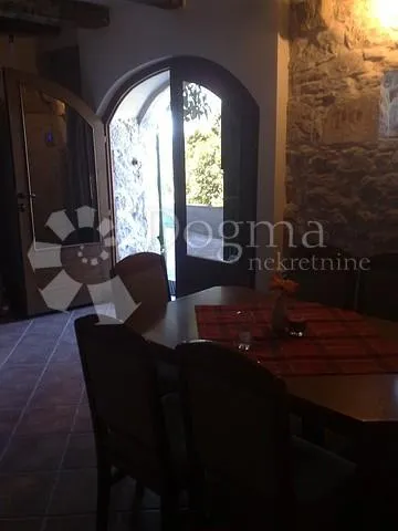 marušići - dvije kuće s bazenom i otvorenim pogledom na more !!! - slika 7