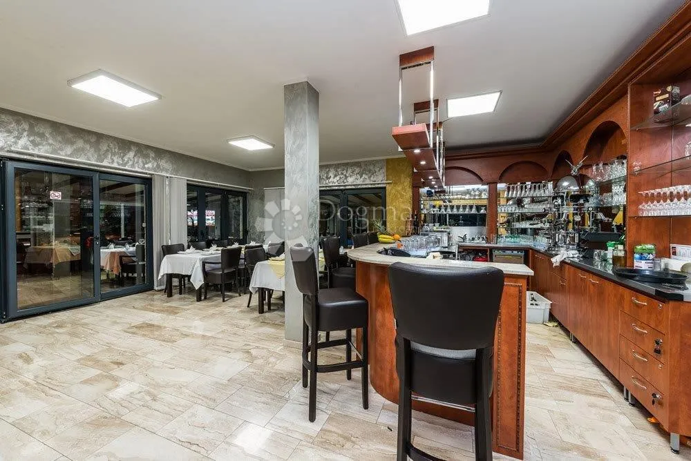 hotel novije gradnje sa 33 sobe u blizini mora - slika 16