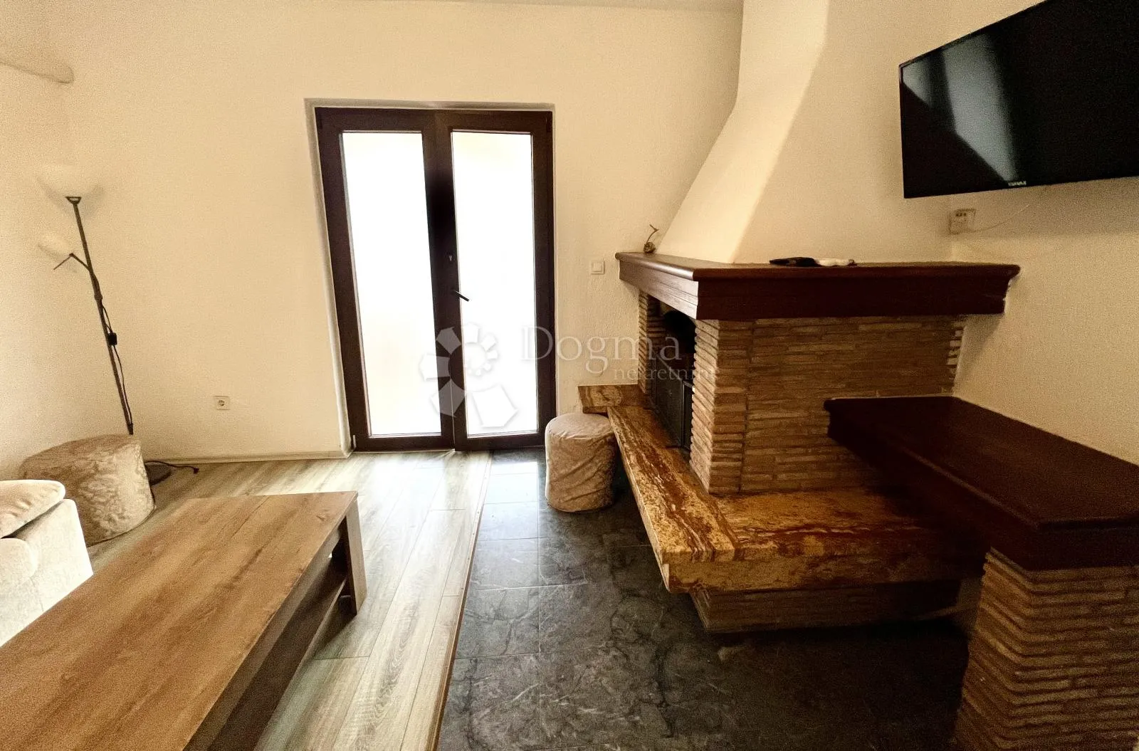 trosoban stan u rovinju - blizina plaže cuvi - slika 21