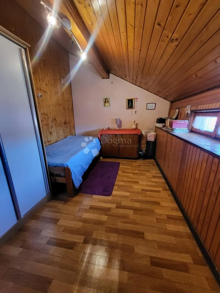 dvoetažni stan - centar zadra - slika 10