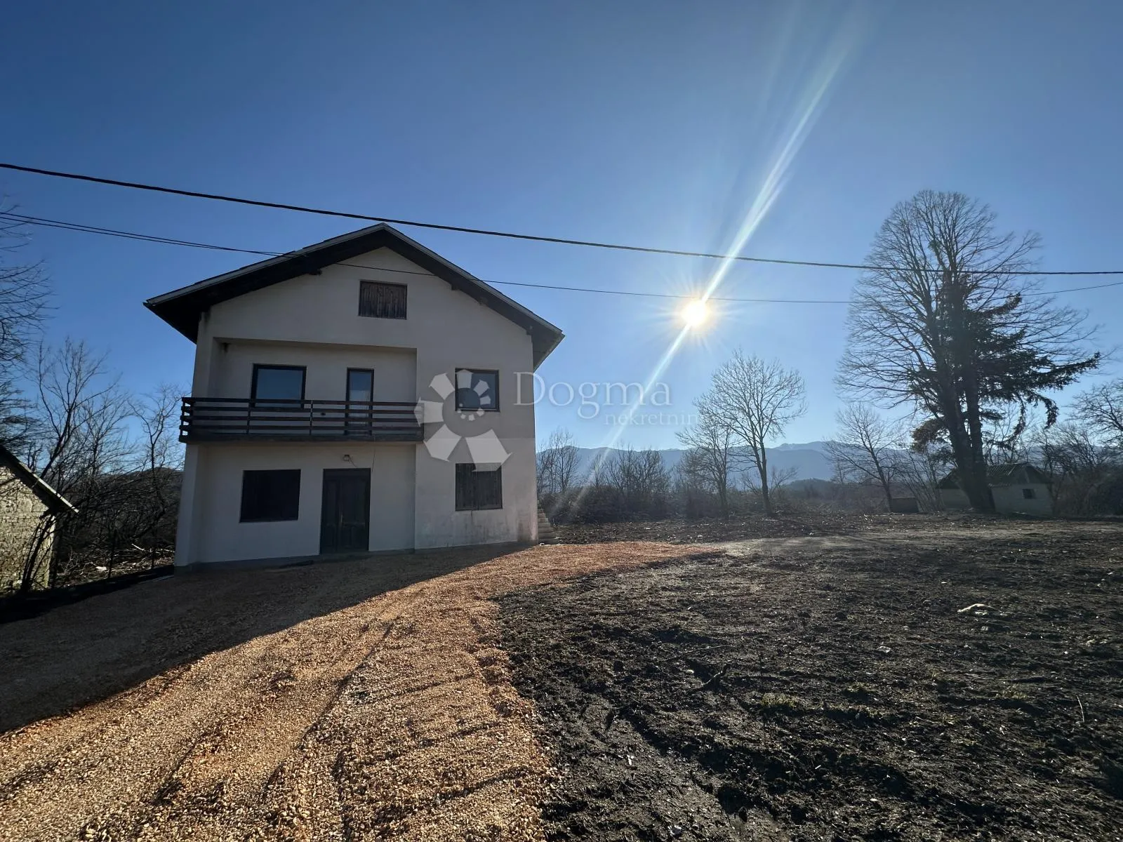 kuća u prirodi i ucrtani objekt s pogledom velebit - slika 1