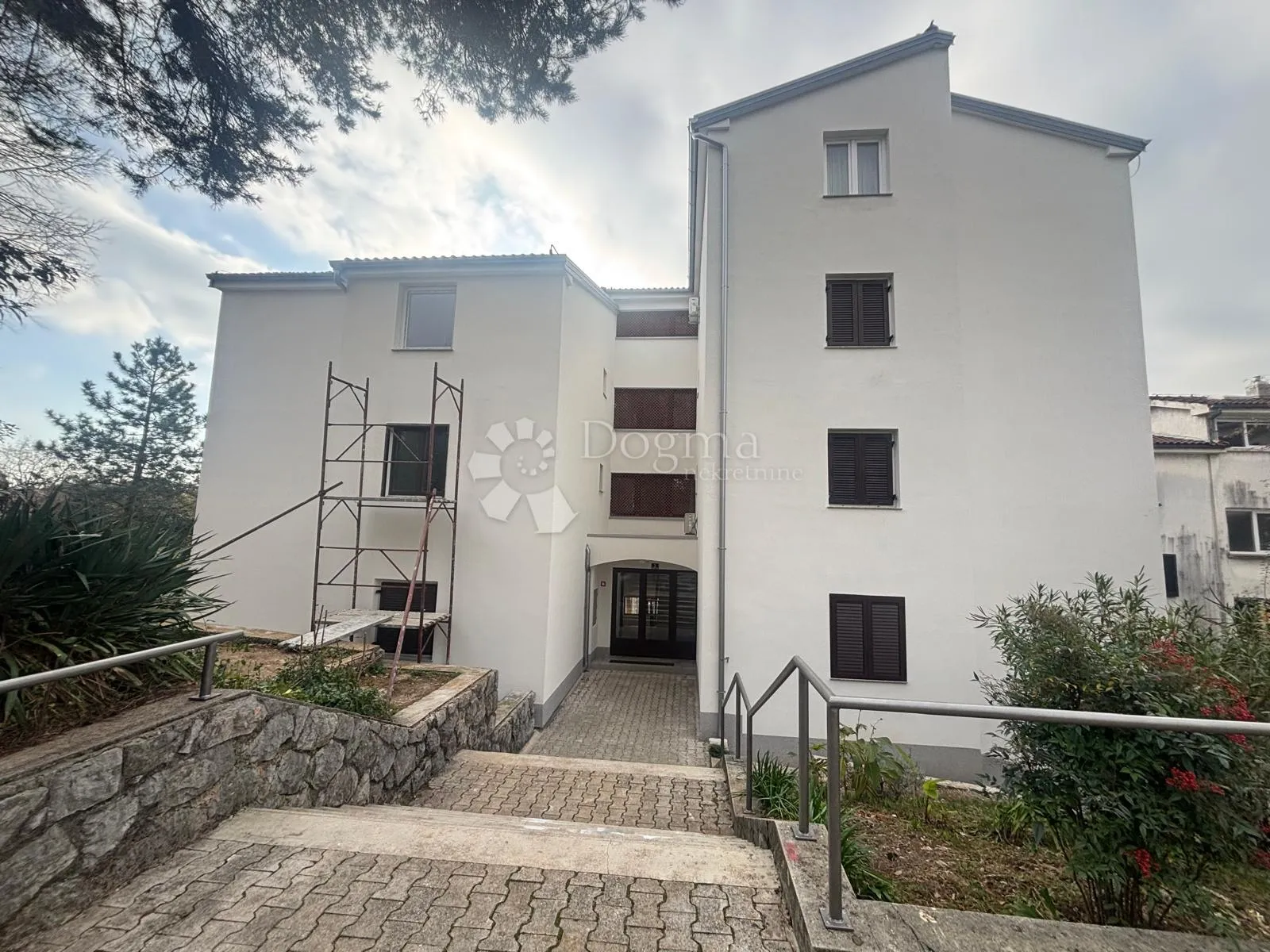Stan s velikom terasom i pogledom na more, u prizemlju - Opatija