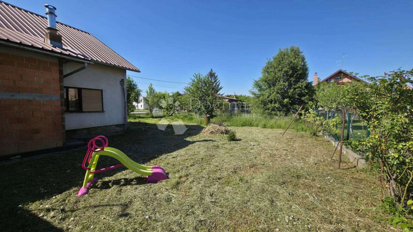 prostrana obiteljska kuća s velikom okućnicom – sisak (zeleni brijeg) - slika 10