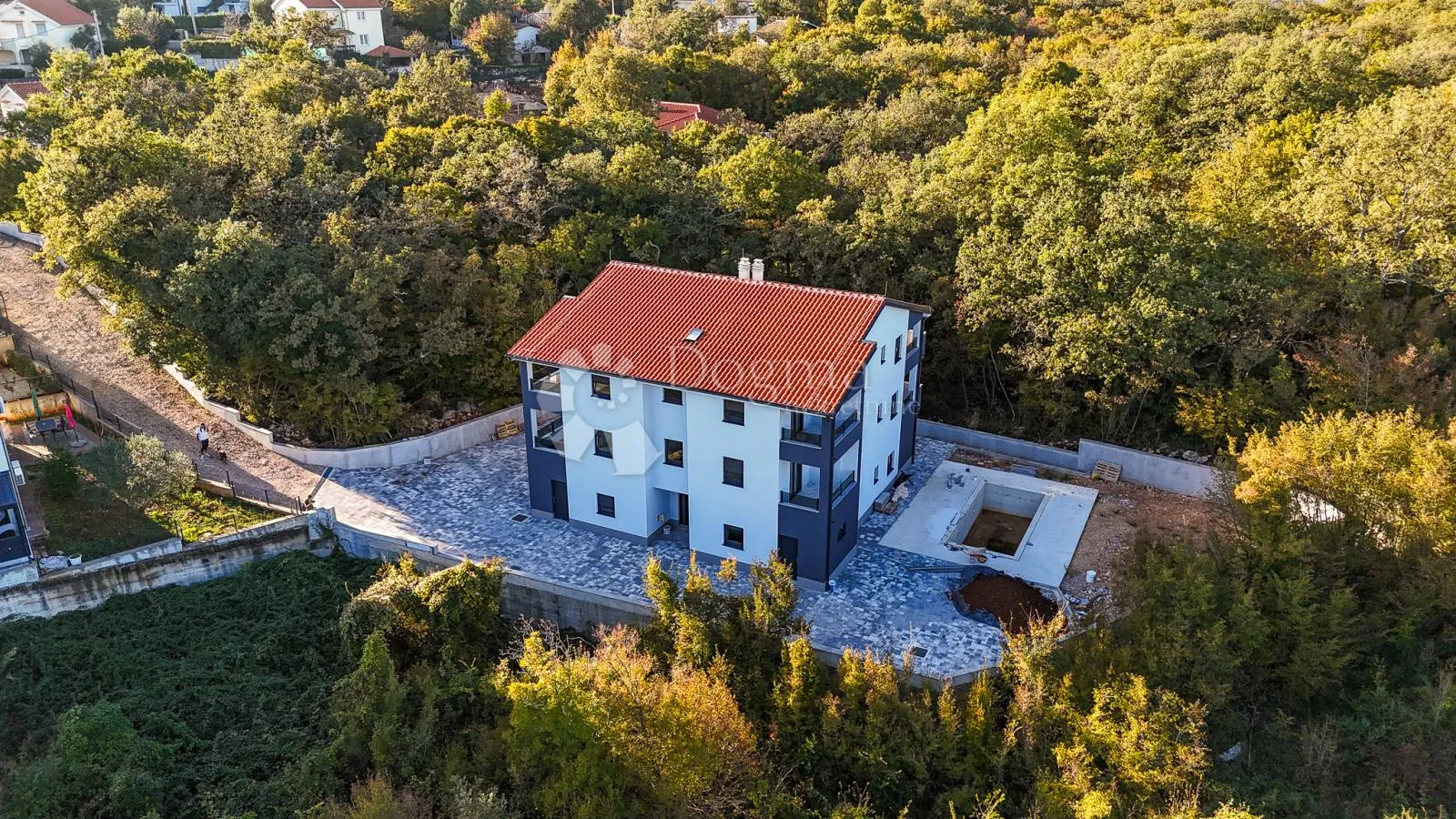 apartman - novogradnja - izuzetno mirna lokacija - slika 8