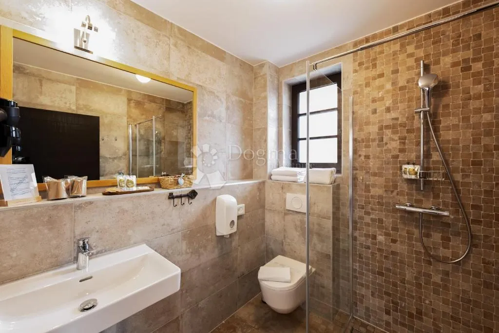 odličan manji hotel sa uigranim poslom - slika 18