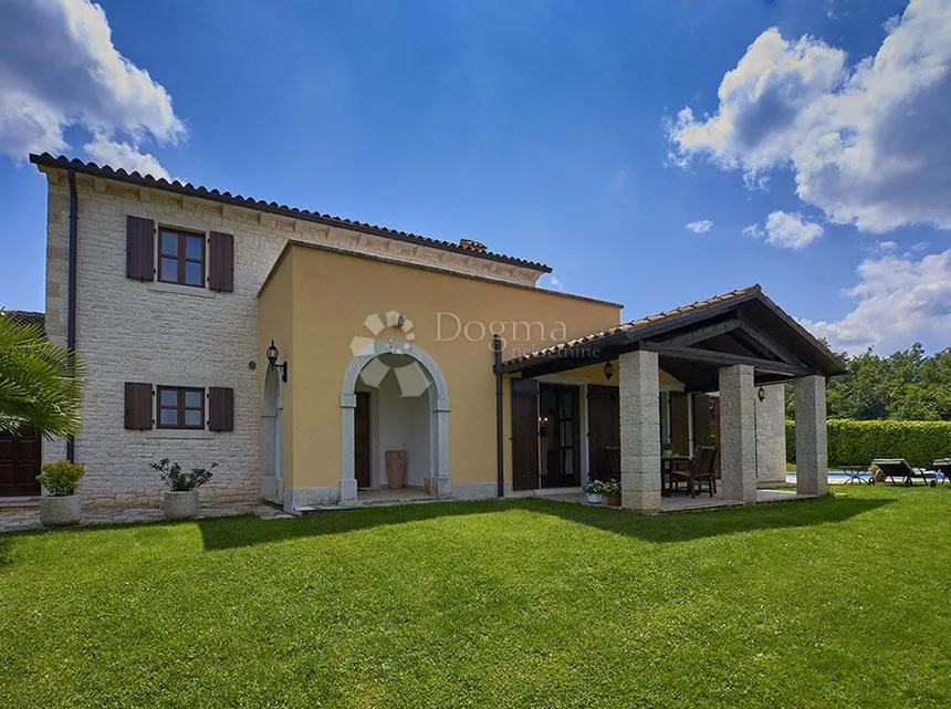 prekrasna kamena villa s bazenom sa panoramskim pogledom! - slika 32