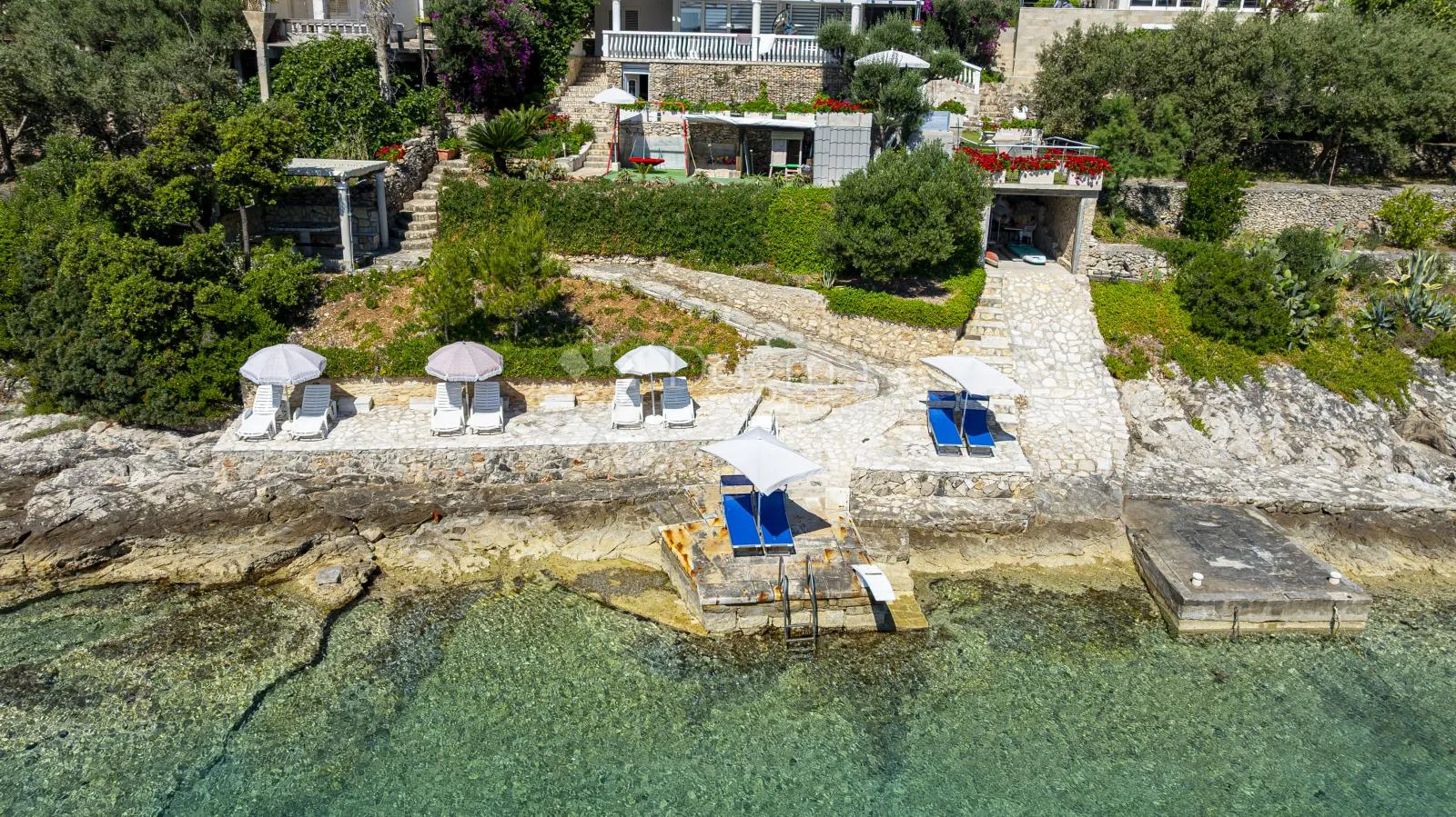 prvi red do mora: samoodrživa apartmanska vila s uhodanim poslovanjem – vela luka, korčula - slika 21