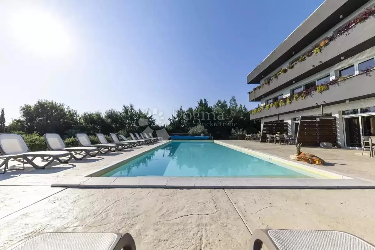 moderna villa sa bazenom- žerava - slika 7