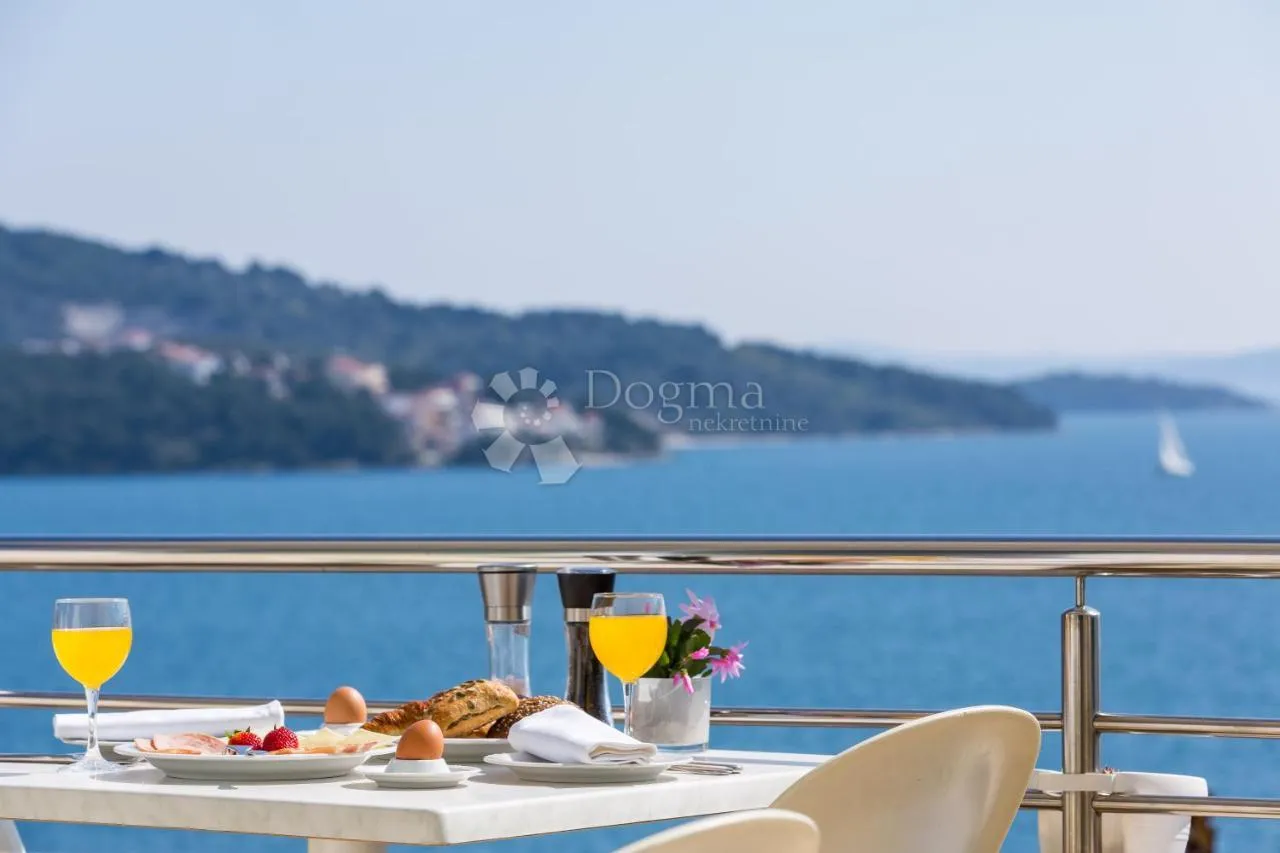 prekrasan obiteljski hotel sa restoranom, 80m do mora! - slika 9