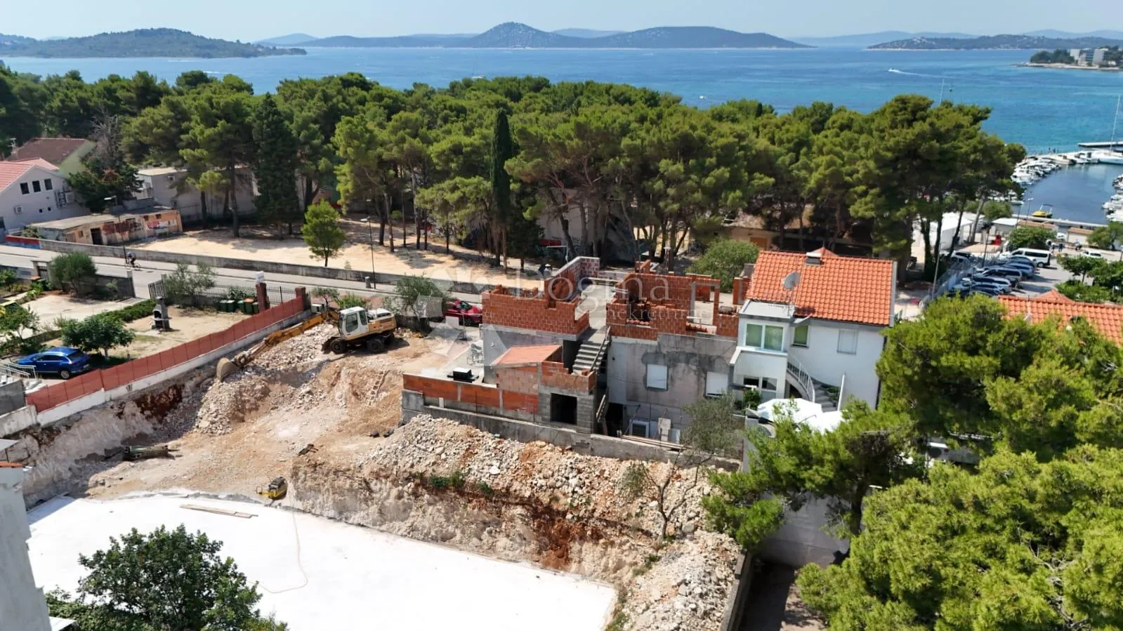 trosoban stan na 1. katu, prostrani balkon, parkirno mjesto u cijeni, 50 m od mora – vodice - slika 5