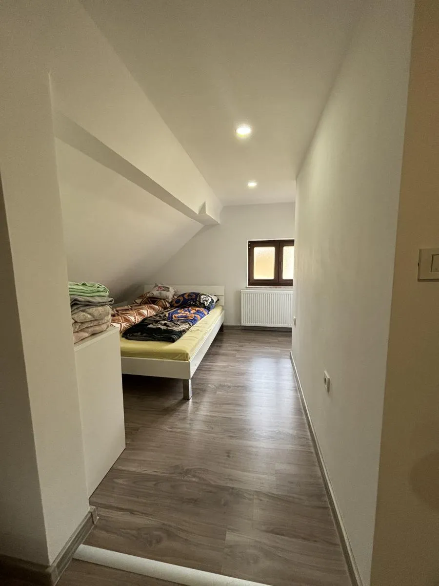 sesvete centar - kuća s 2 stana, useljiva odmah! - slika 10