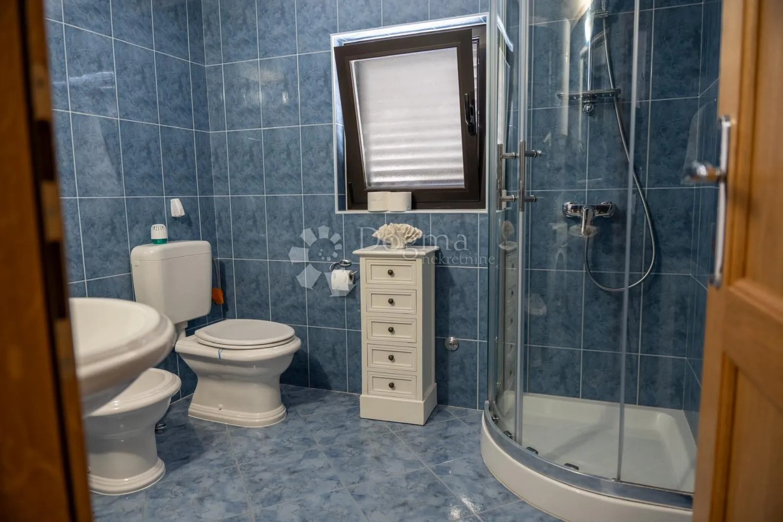 prelijepa kuća s pogledom na more novigrad - slika 23