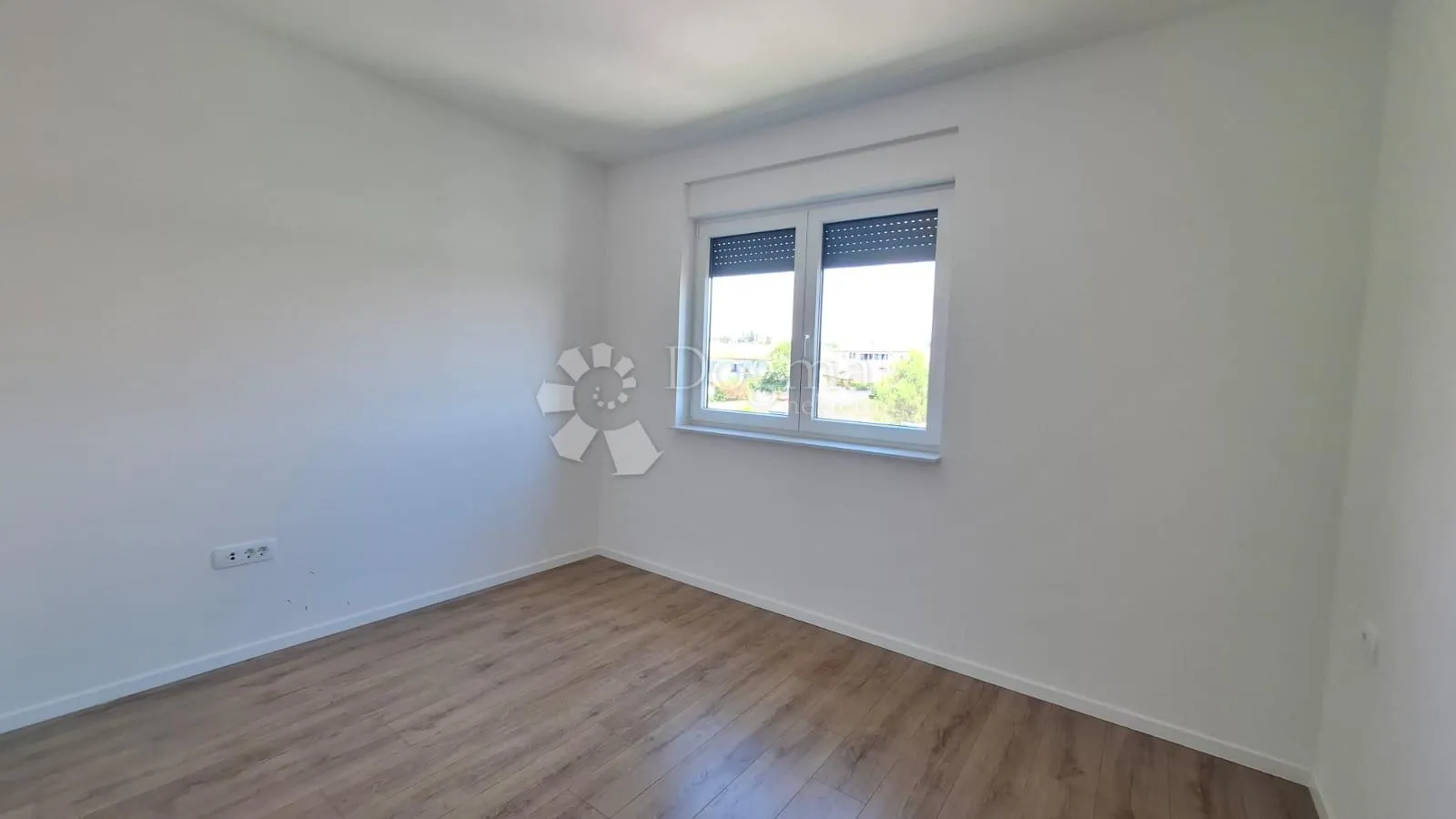 penthouse sa 3ss+db i krovnom terasom 800m od mora - slika 9
