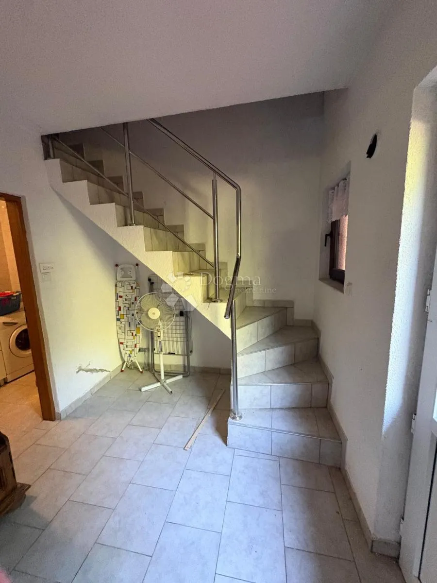 prostrana katnica u retfali – 291 m² s dvorištem - slika 3
