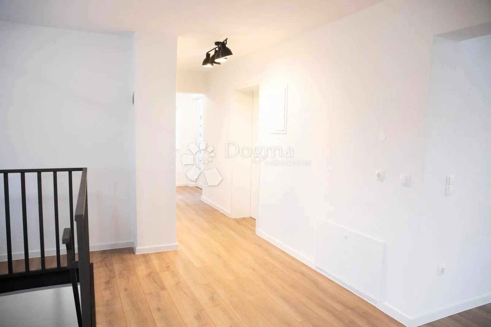 elegantno obnovljena kuća s pogledom – daruvar - slika 5