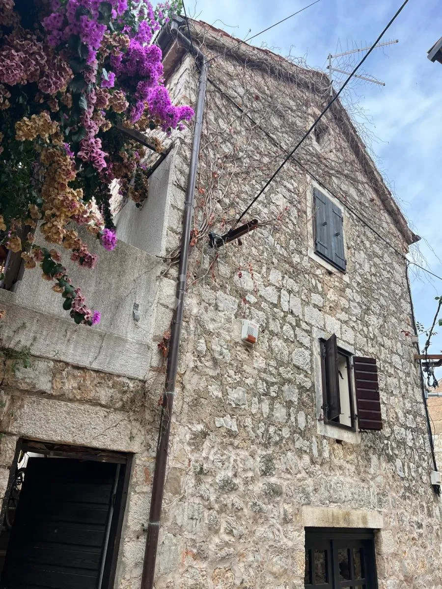 prilika, kamena vila, jelsa, otok hvar - slika 2