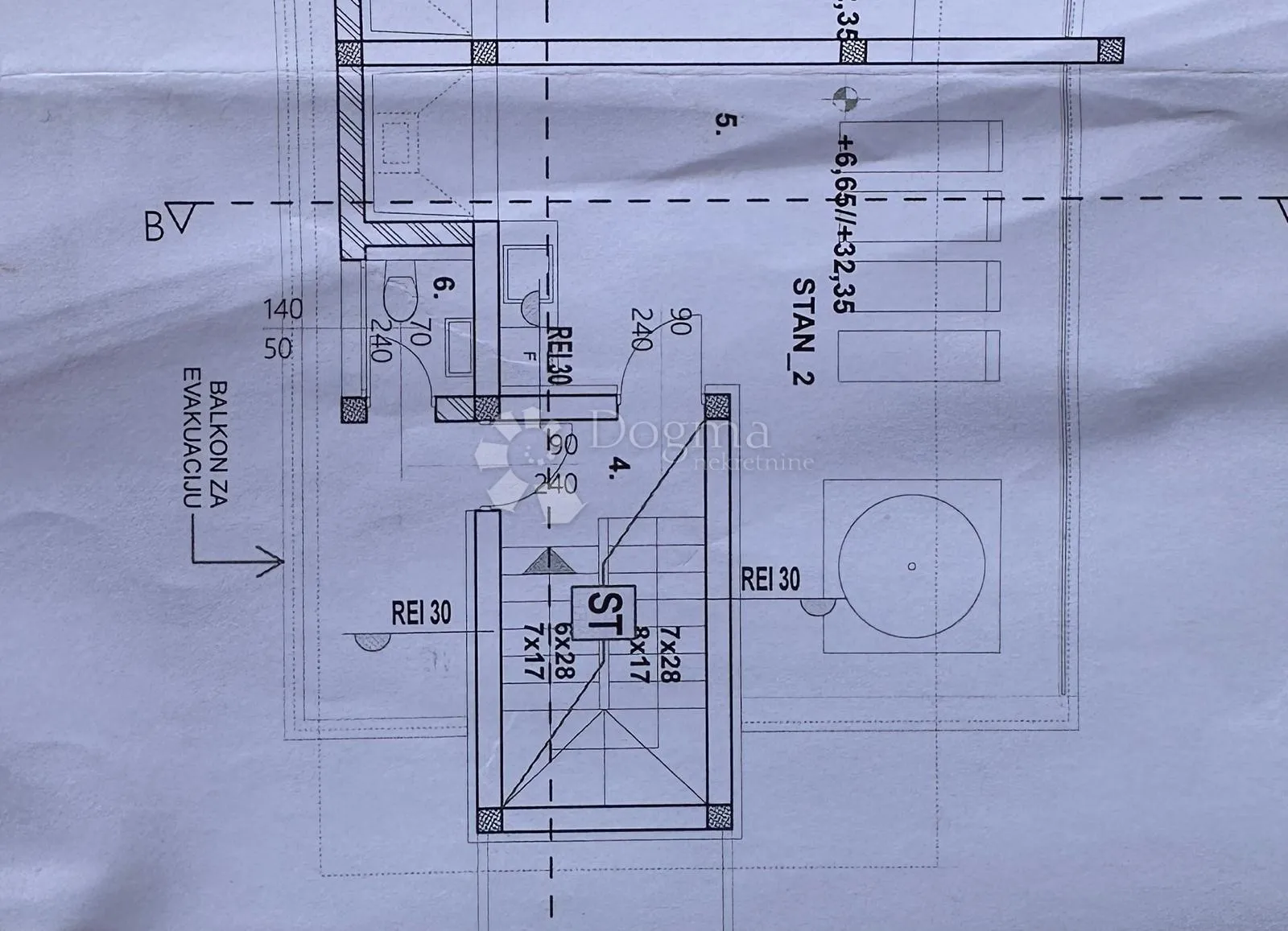 prodaje se dvoetažni stan penthouse sa krovnom terasom vrsi s2 - slika 10