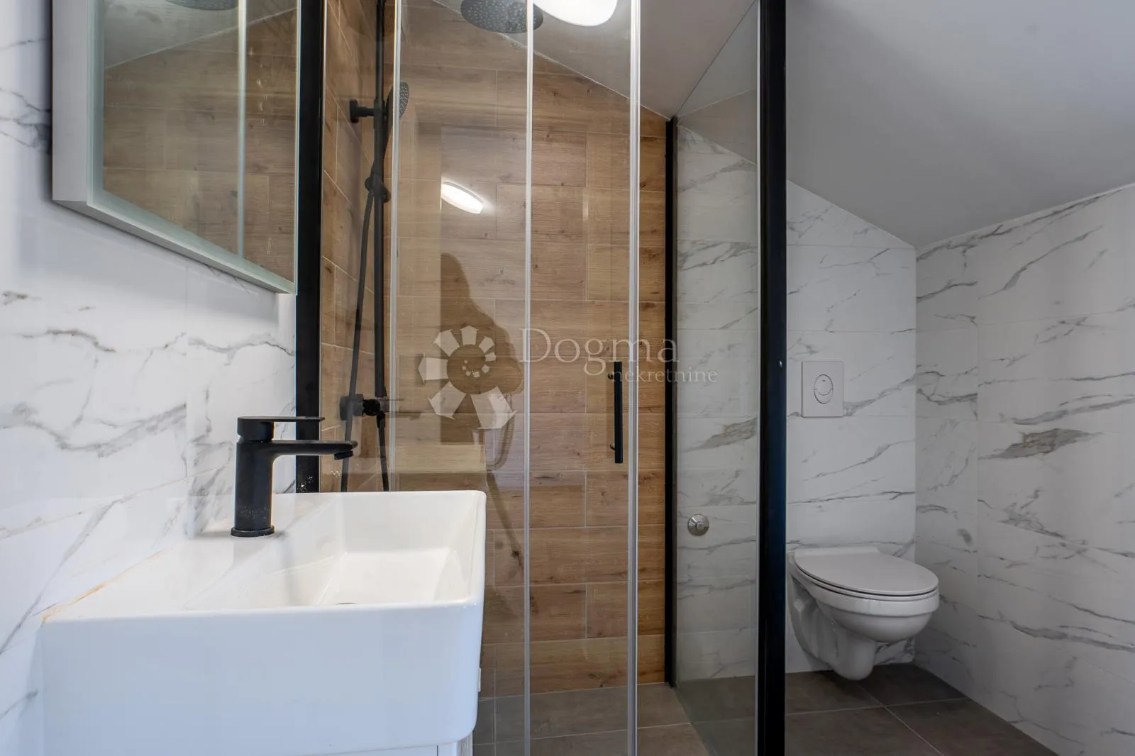 odličan penthouse u blizini mora - slika 5