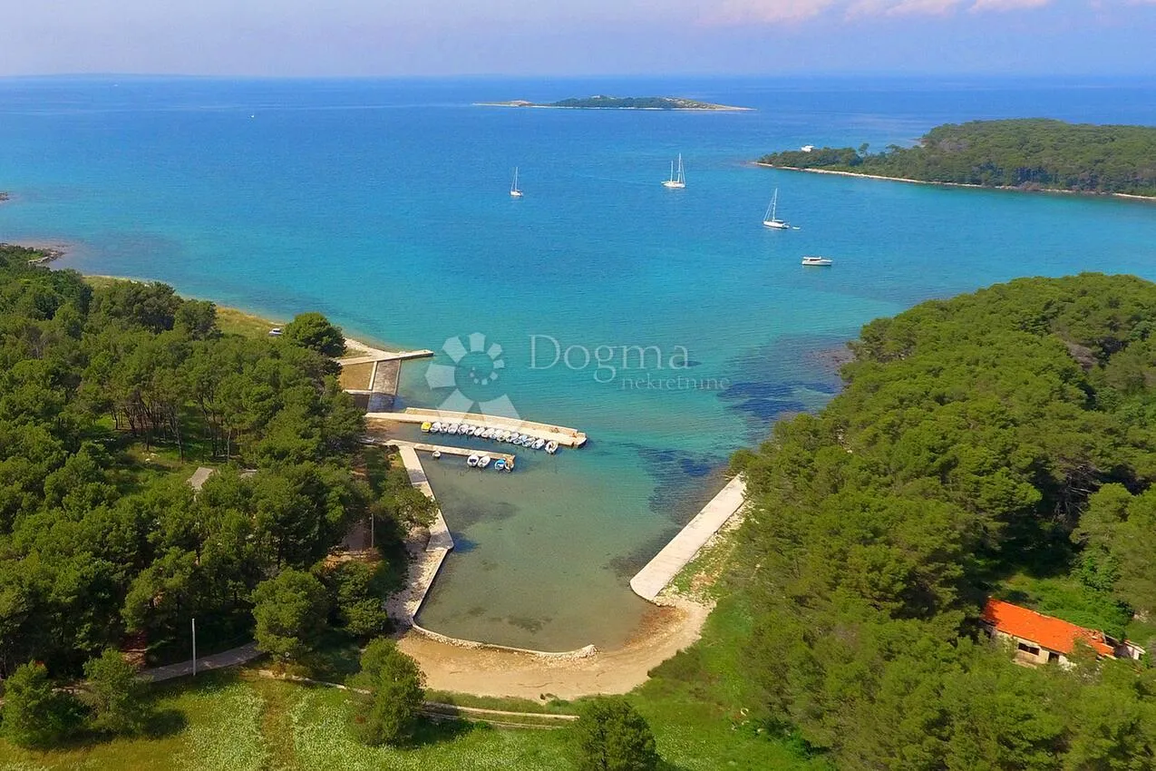 zemljište drugi red od mora - molat - slika 1