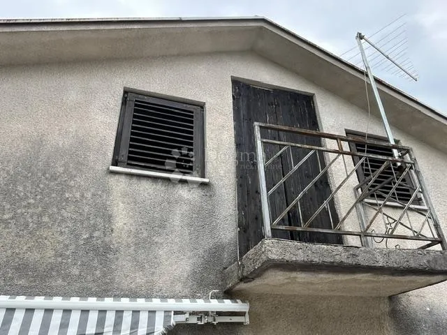 jadranovo,apartman sa visokim potkrovljem i garažom - slika 10