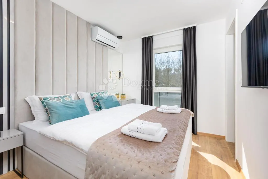 malinska - apartman s bazenom i pogledom 300m od mora - slika 9