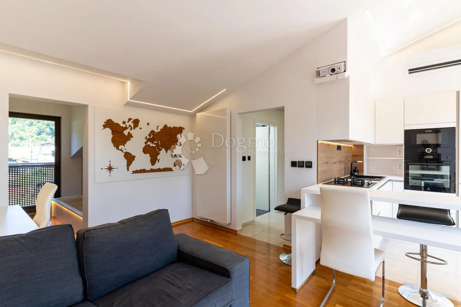 smart penthouse u centru samobora – terasa, garaža, lift, spa kupaonica - slika 2