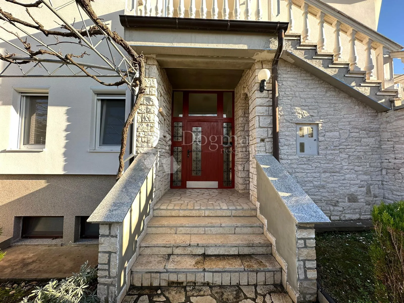 apartmanska kuća na 50 metara do mora - slika 13