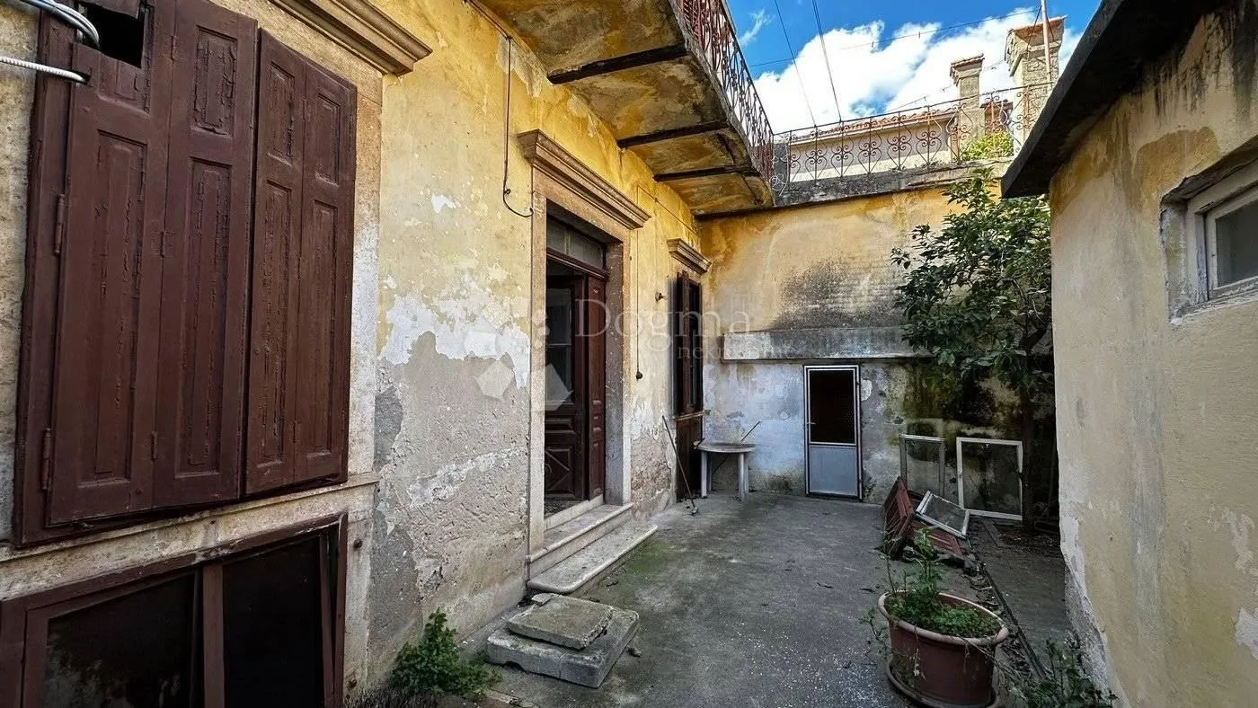 tradicionalna kamena obiteljska kuća sa minimalnom adaptacijom - slika 2