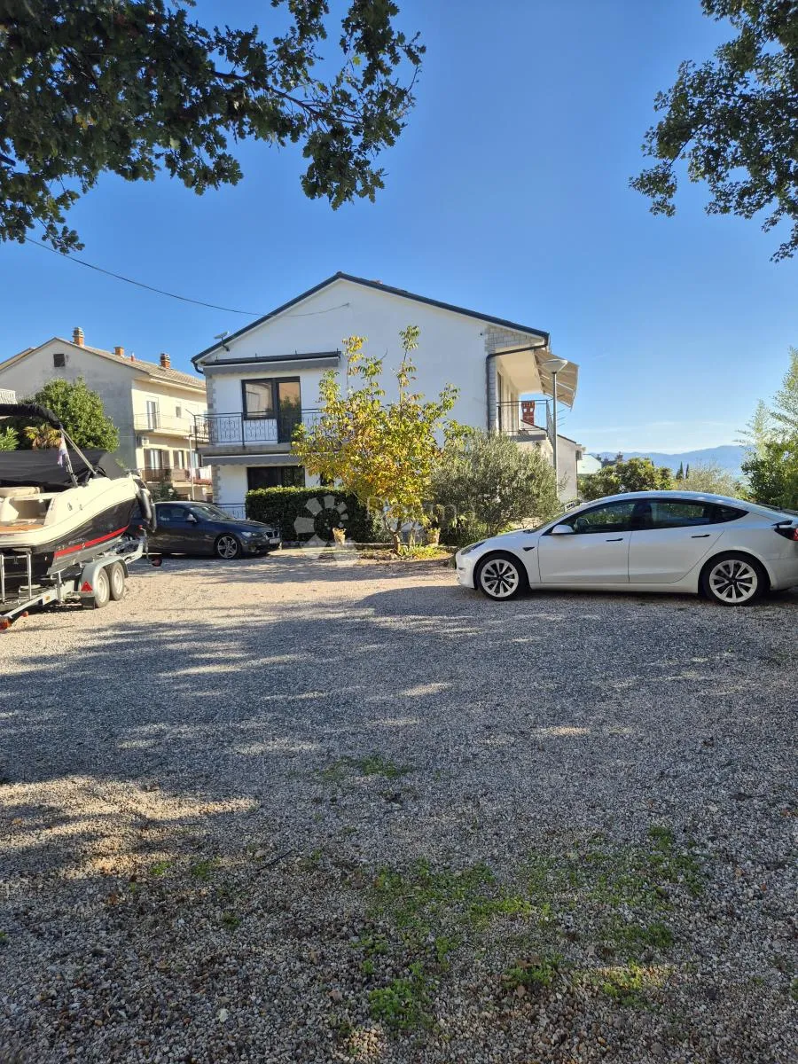 višestanbena kuća s 11 apartmana - slika 2