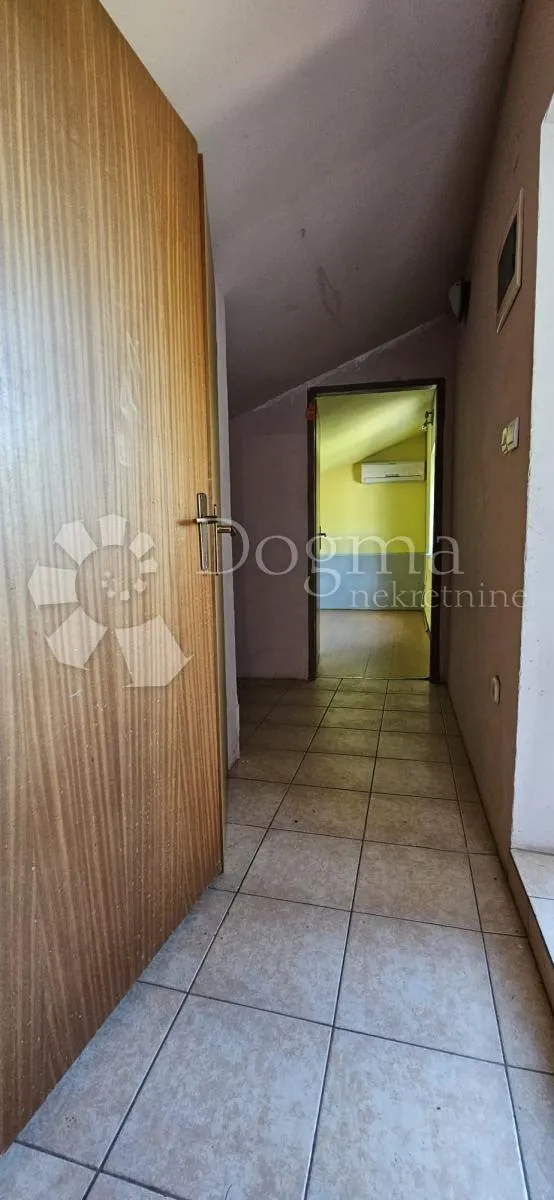 komforna mala kuća od 110m² - slika 12