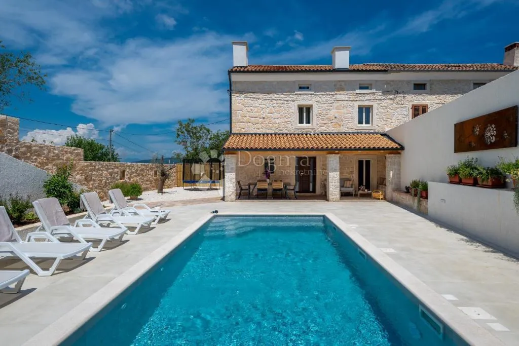 renovirana kamena ljepotica s daškom istarske regije - 2 km od mora! - slika 2