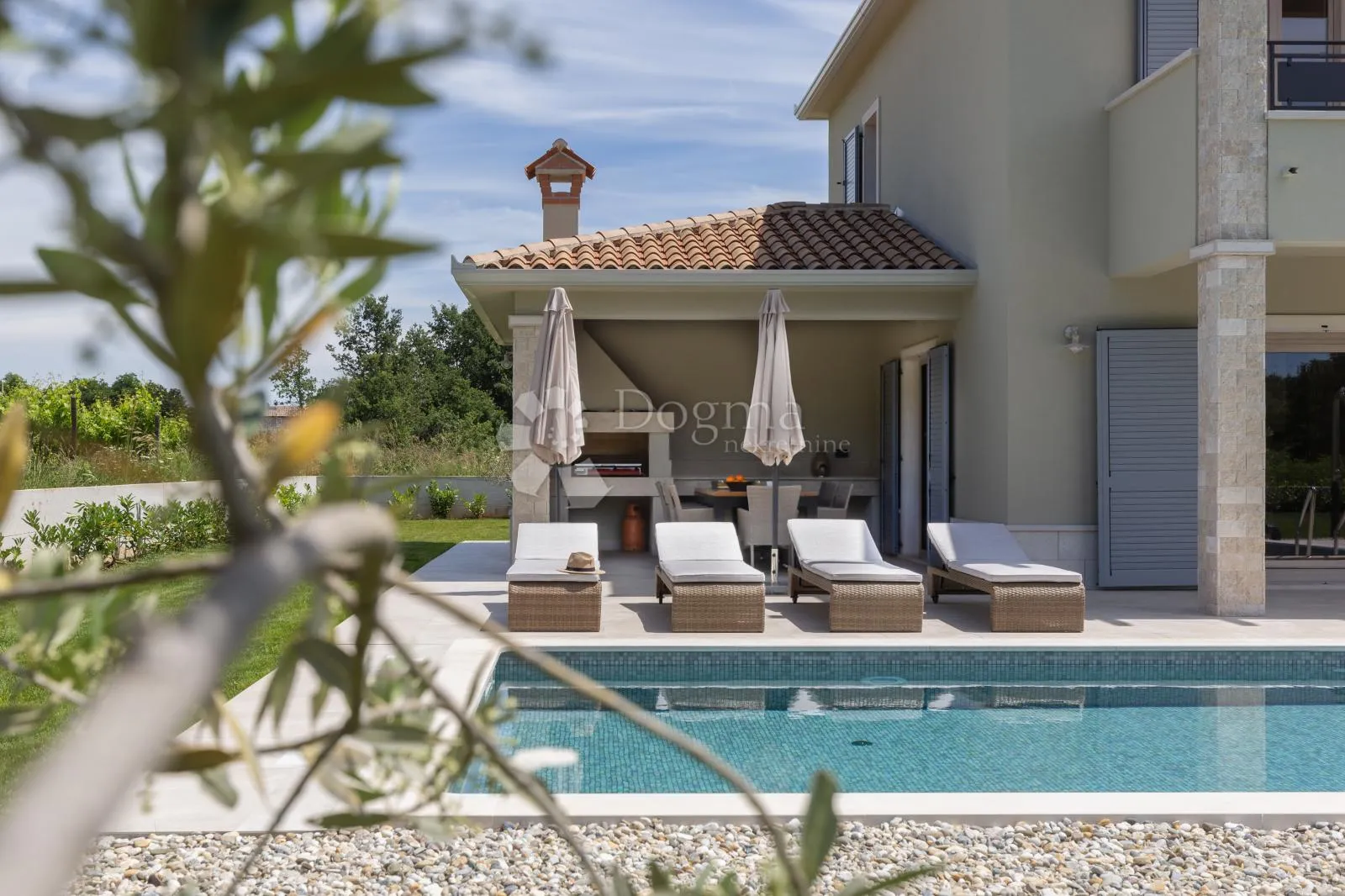 potpuno opremljena villa, na mirnoj lokaciji! - slika 3