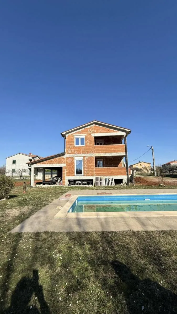 roh bau kuća sa 2 stana i gotovim bazenom - slika 7
