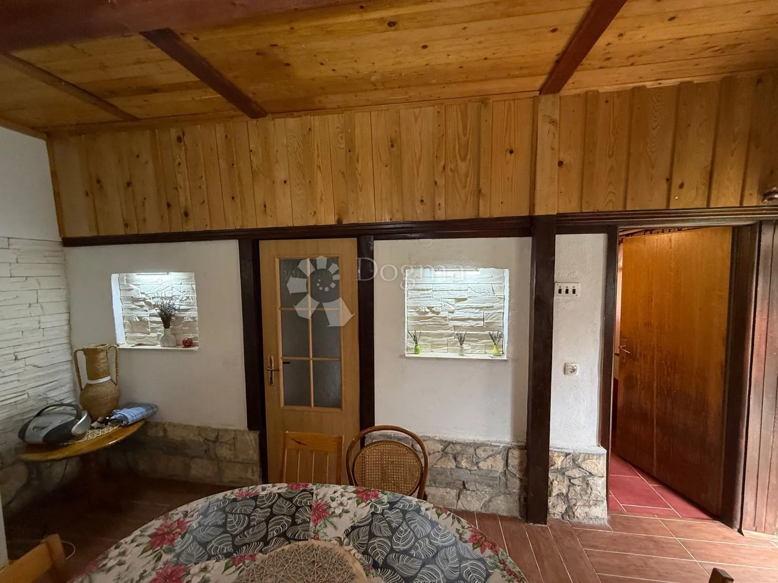 kuća 2 apartmana 2 građ zemljišta poljo 3000m2 - slika 7