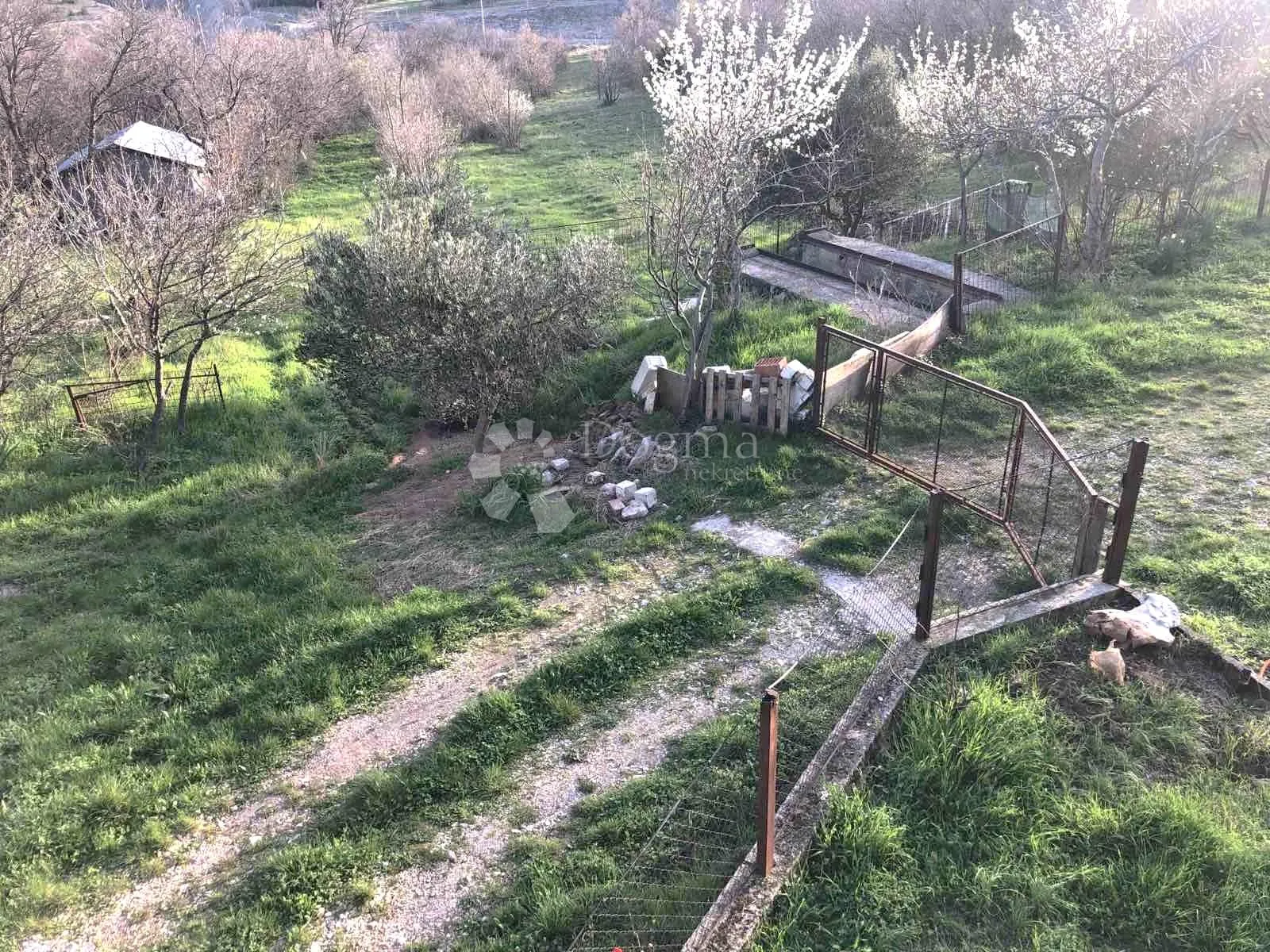 hreljin kuća s velikom okućnicom - slika 12