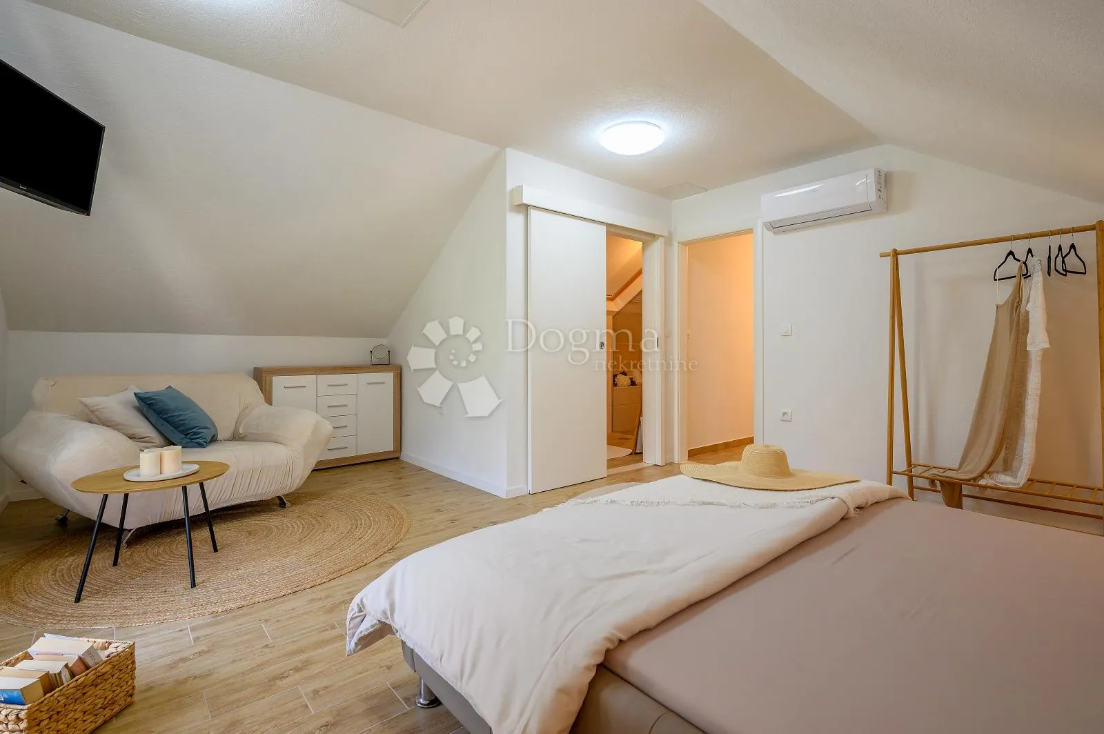 prekrasna vila s bazenom - slika 10
