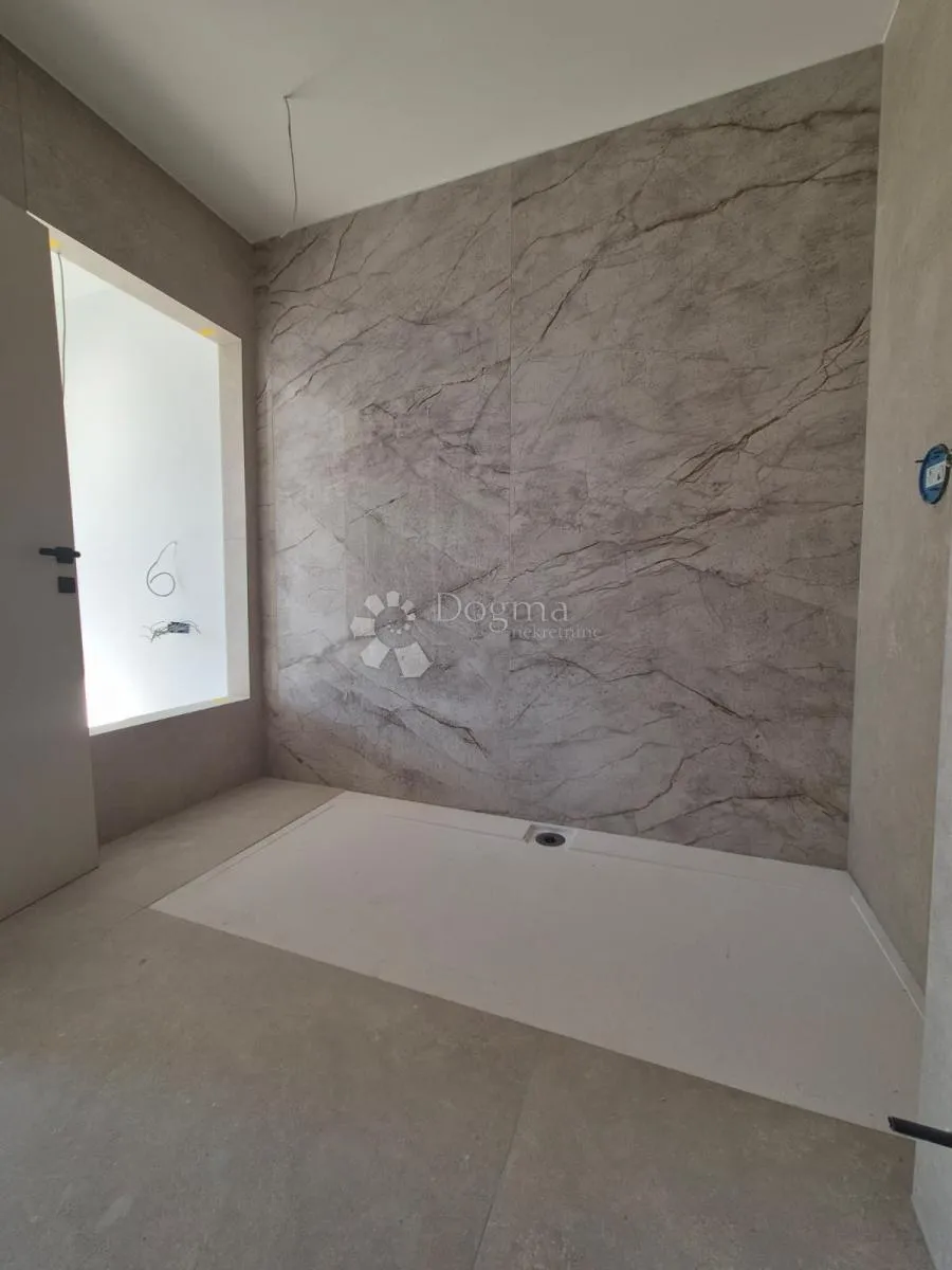 luksuzni penthouse s jacuzzijem (s16), pogledom na more i dva garažna mjesta – treći kat - slika 13