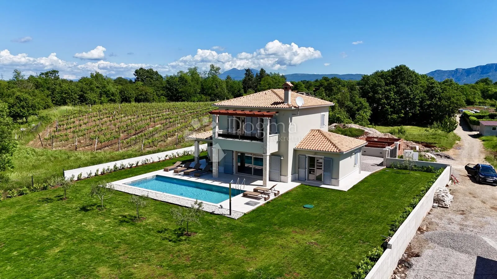 potpuno opremljena villa, na mirnoj lokaciji! - slika 41