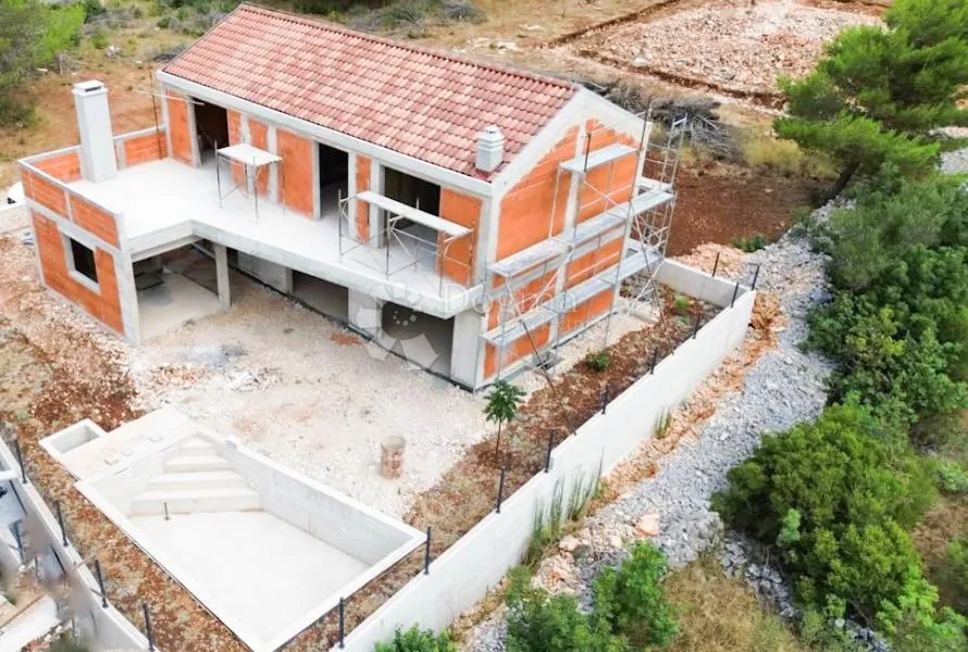 vila s bazenom u zelenoj oazi - slika 3