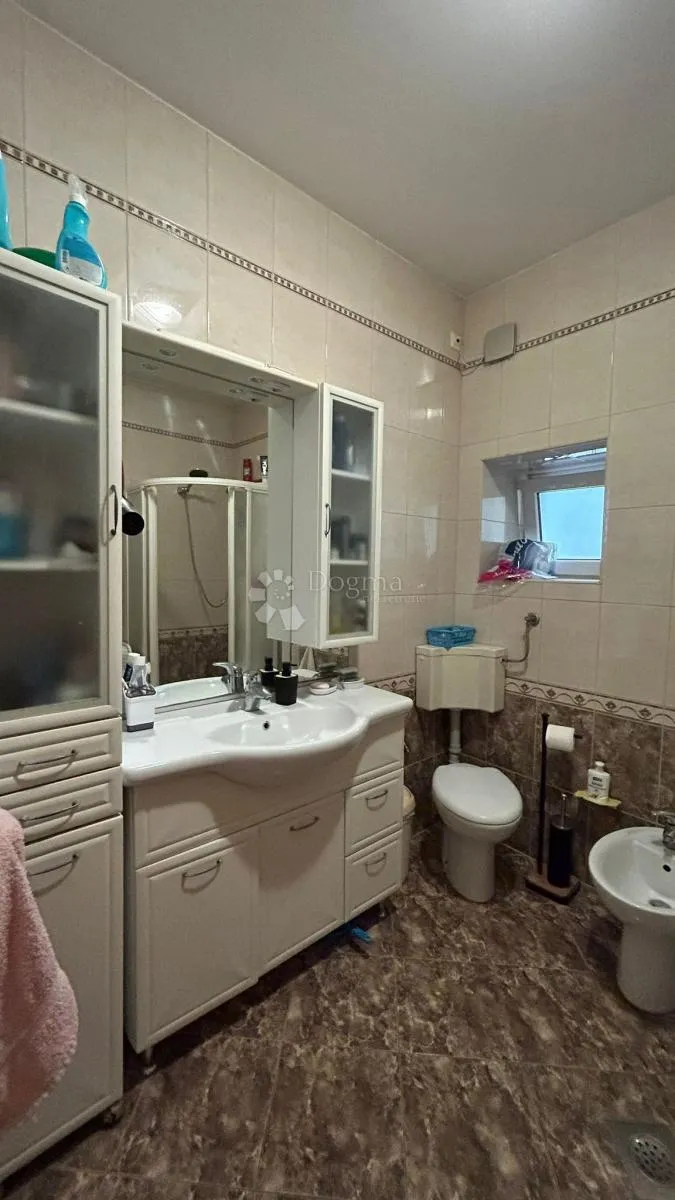 kamena kuća sa velikom okućnicom - kanfanar - slika 6