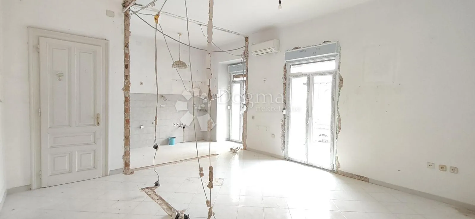 belveder – 3s+db s velikim dnevnim prostorom (32 m²), balkon, projekt adaptacije i nova pvc stolarija uključena - slika 9