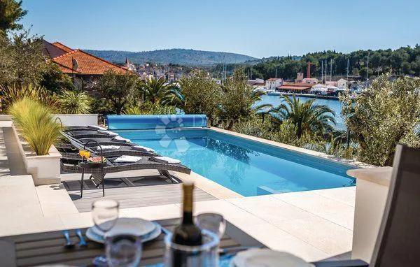 ekskluzivna vila sa bazenom na braču - slika 6