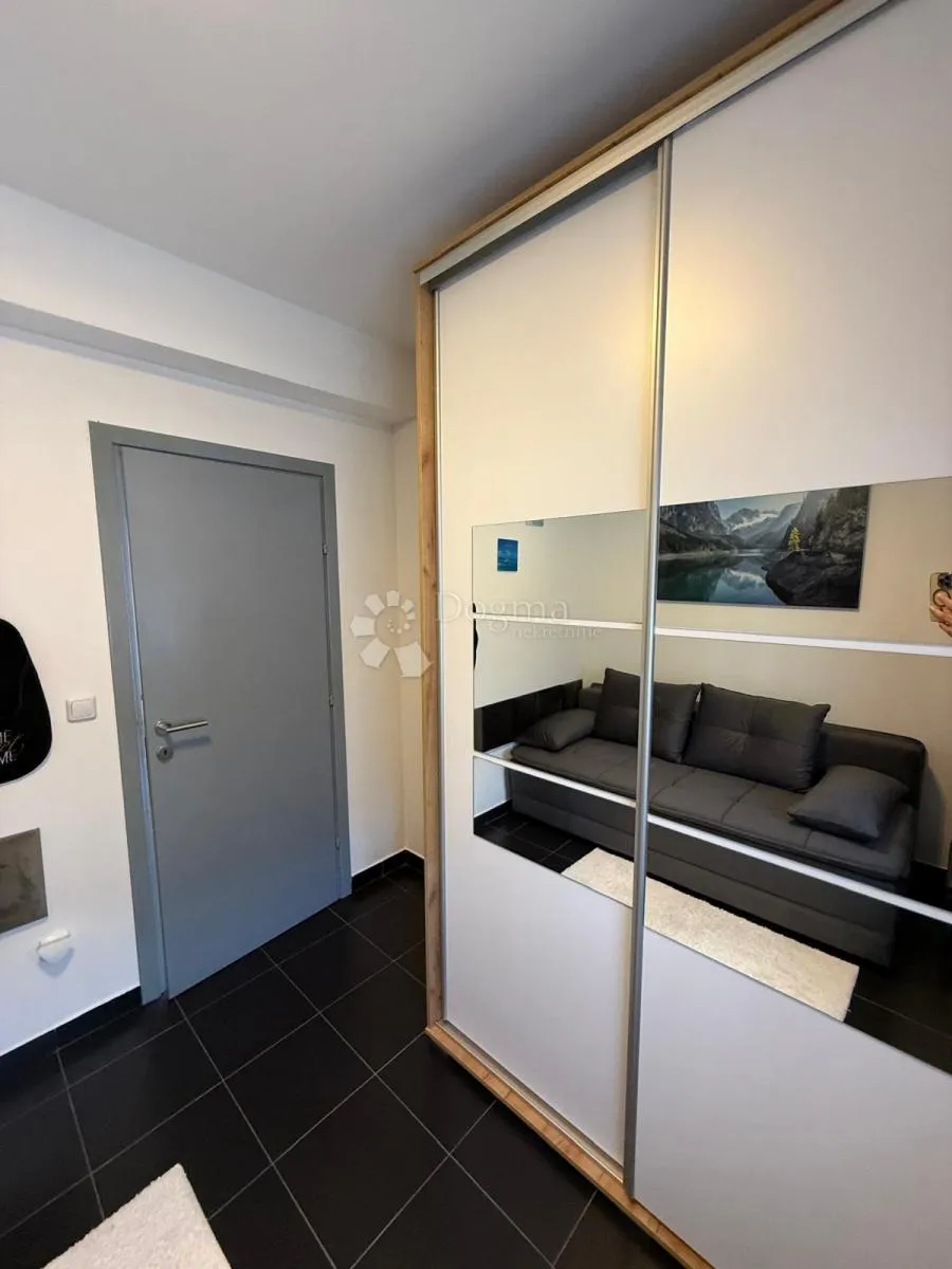 apartman novo velike terase 200 m od mora sniženo - slika 17
