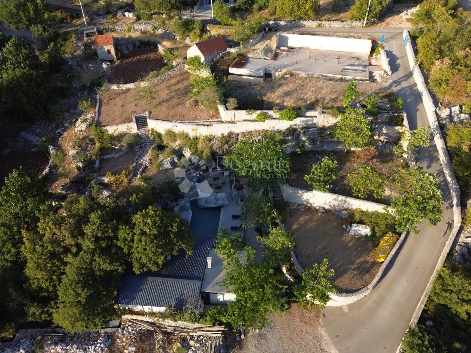 jedinstveno imanje s kućom i bazenom u prirodnom okruženju – zagvozd - slika 18