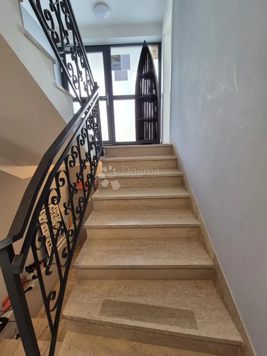 višestanbena kuća s 11 apartmana - slika 25