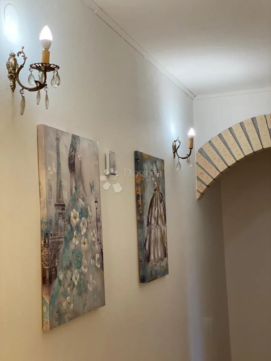 apartmanska kuća na 10-tak km od buzeta! - slika 3