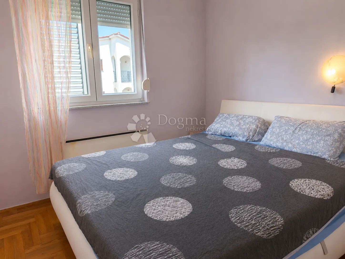 šarmantni dvosobni apartman u banjolu sa pogledom na more na top lokaciji. - slika 8