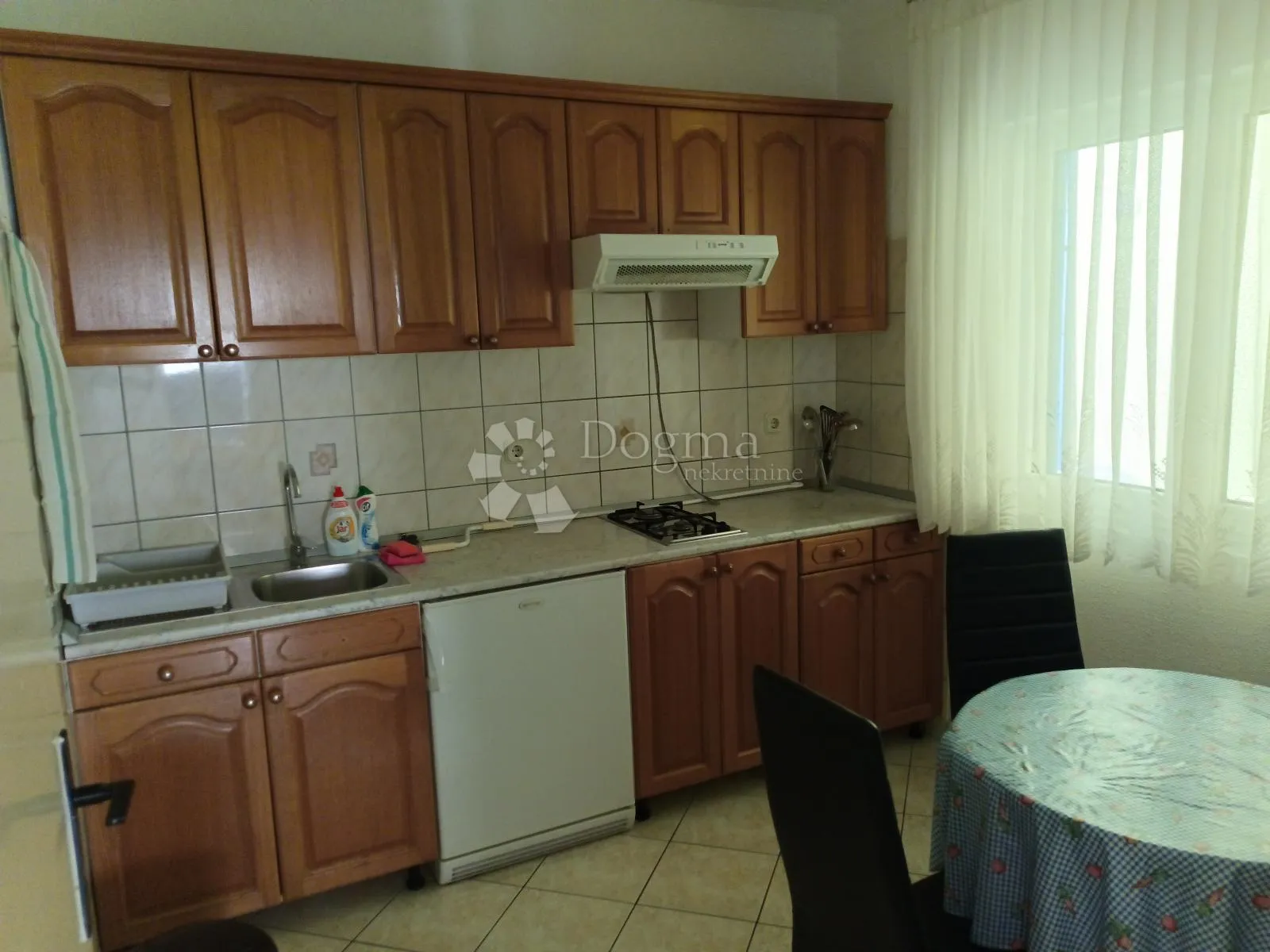 vodice prekrasna kuća sa 9 apartmana 100 metara od mora - slika 28
