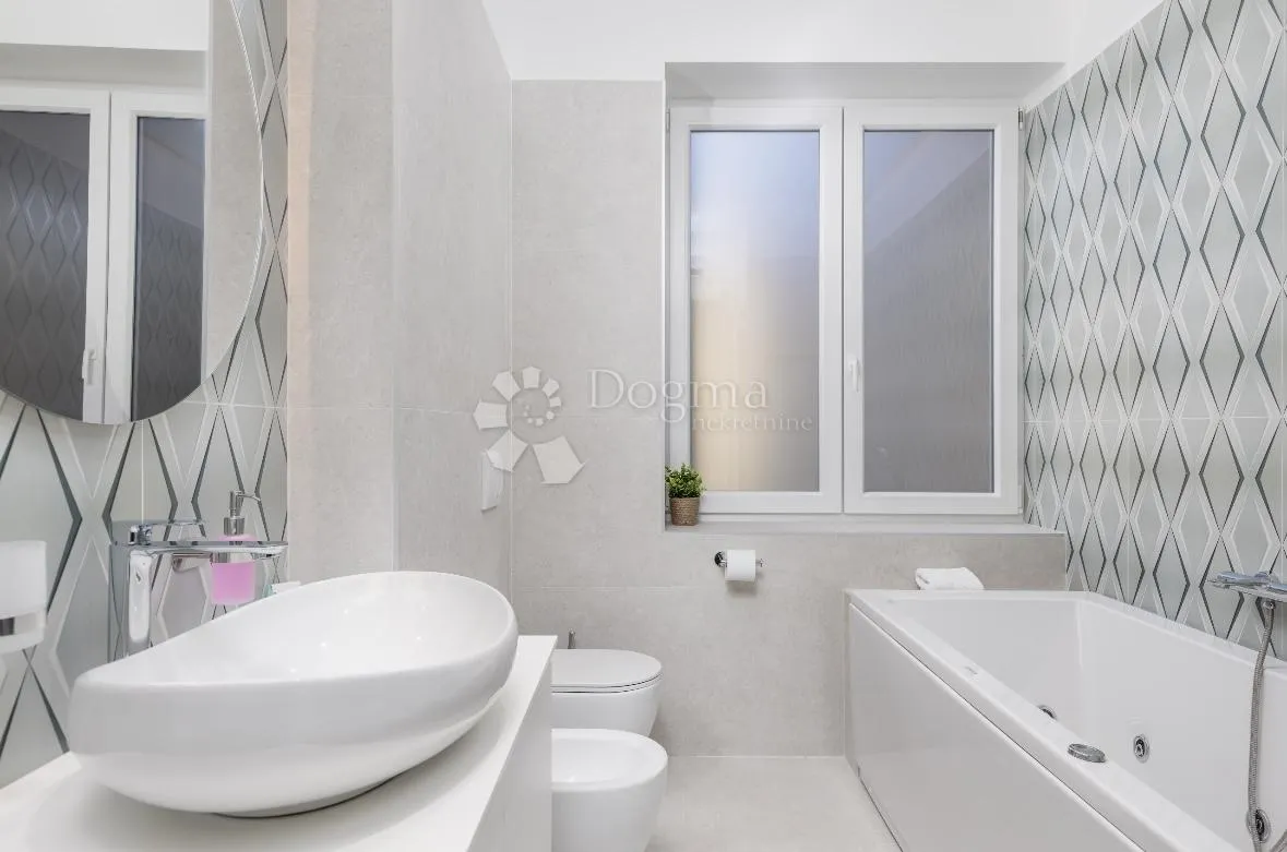 rijeka, centar, 156 m2. divota od 3 stambene jedinice! - slika 16